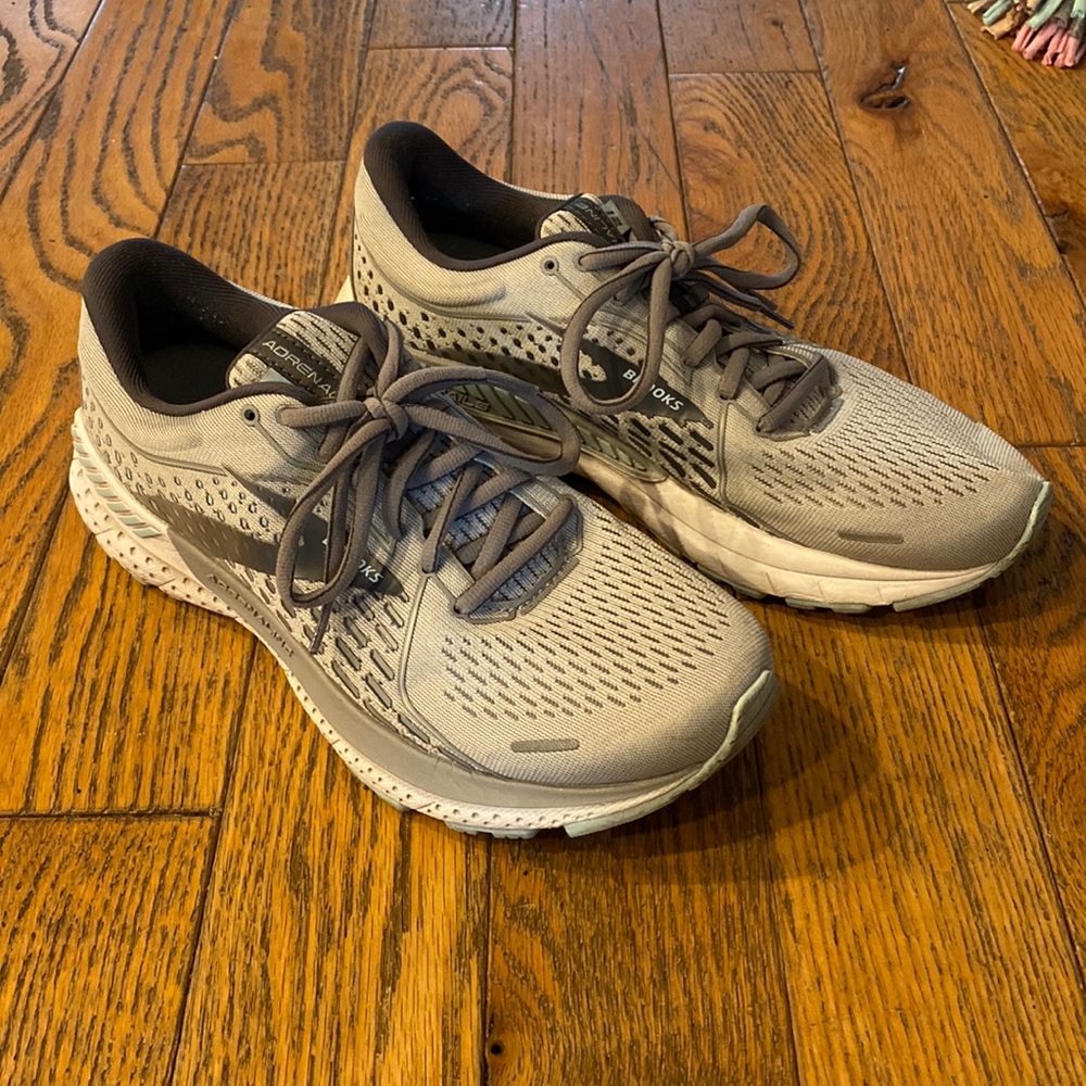 Brooks Adrenaline GTS 22 - Grey